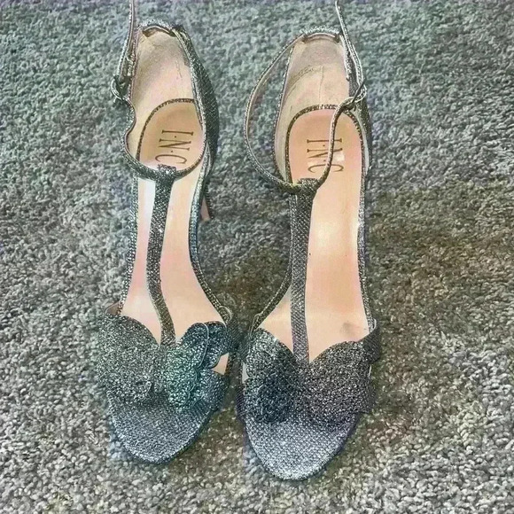 I N C heels in a size 9 1/2 with butterfly top - Picture 1 of 7
